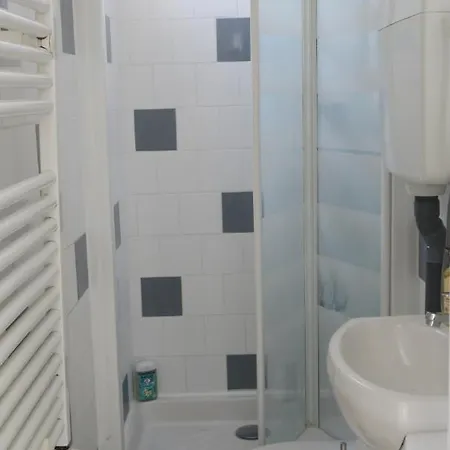 Quartier Sainte Marthe 10 * Parigi
